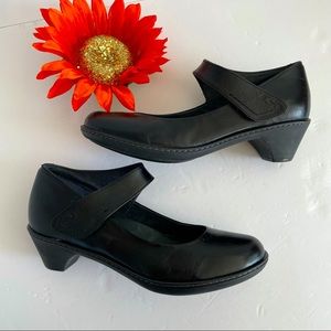Dansko black leather Bess platform pump maryjane style